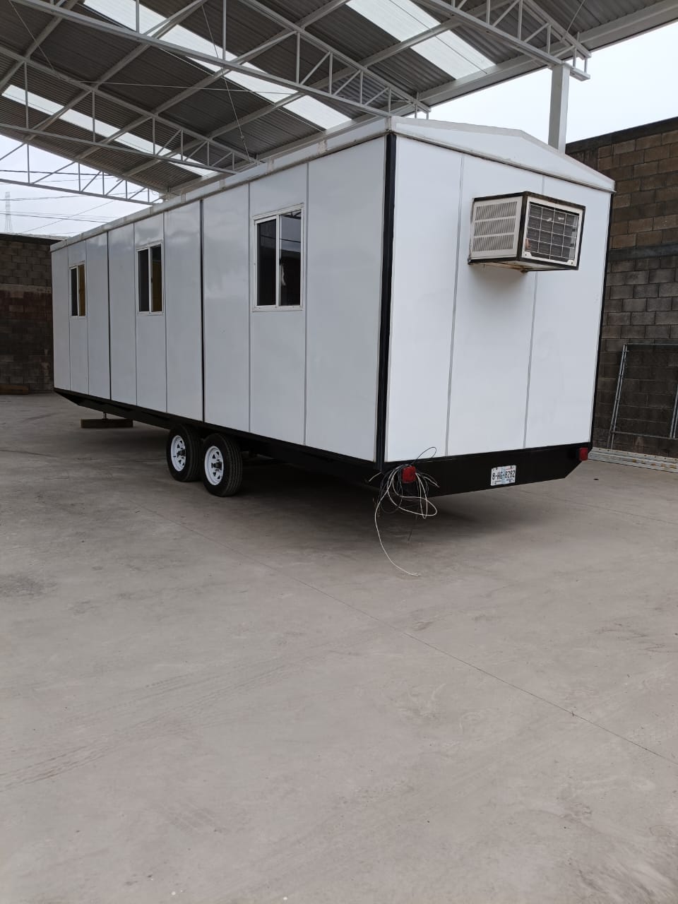 Oficina móvil JORAM 8x32, se aprecia su gran tamaño.